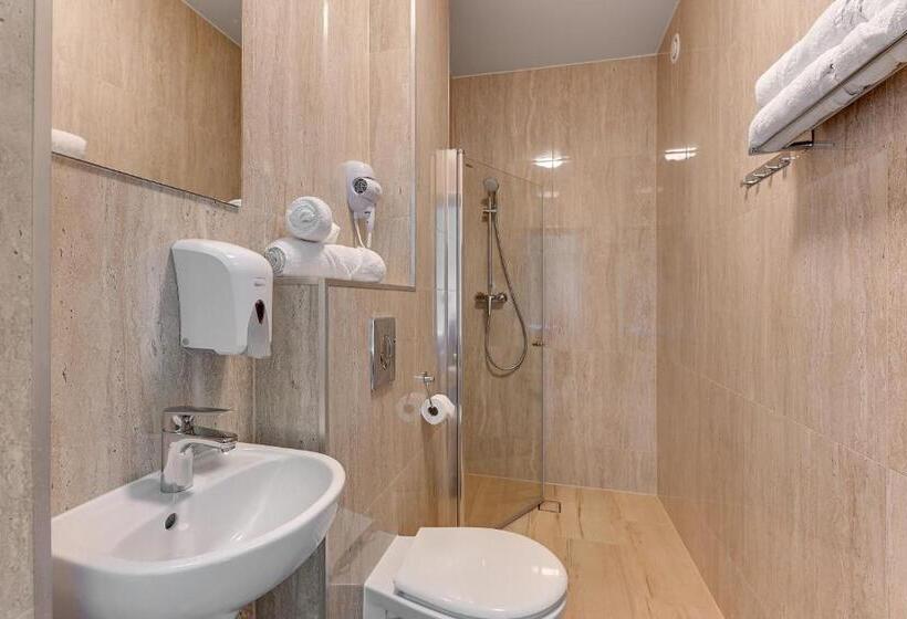 צימר Mile Gdansk Airport & Parking Długoterminowy