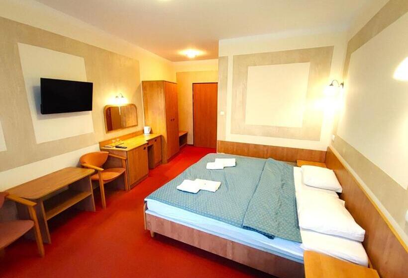 住宿加早餐  Rezydencja 5 Dębów