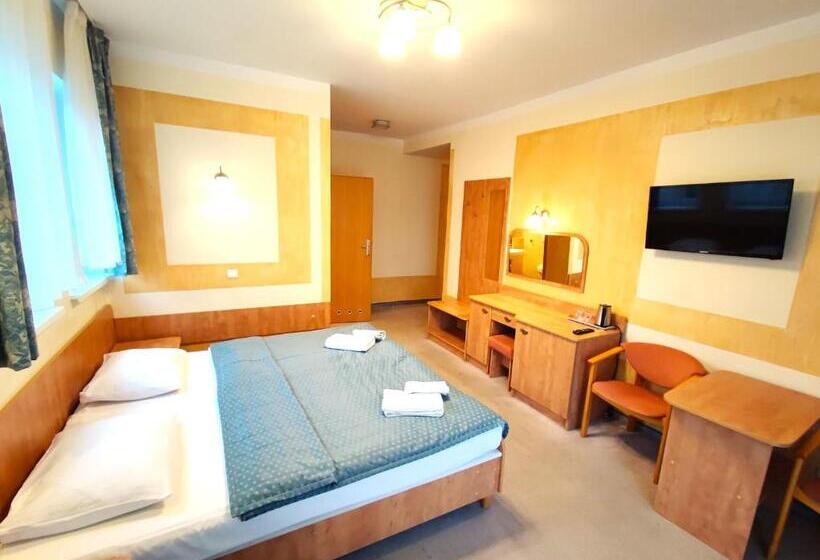 住宿加早餐  Rezydencja 5 Dębów