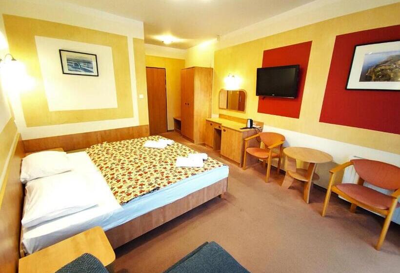 住宿加早餐  Rezydencja 5 Dębów