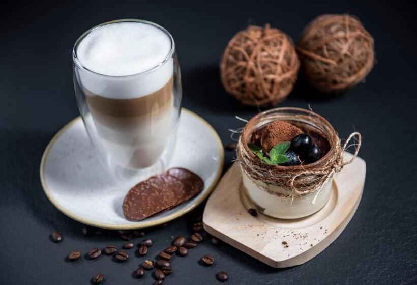 تختخواب و صبحانه Salio Equisport Resort