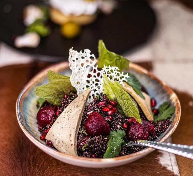 تختخواب و صبحانه Salio Equisport Resort