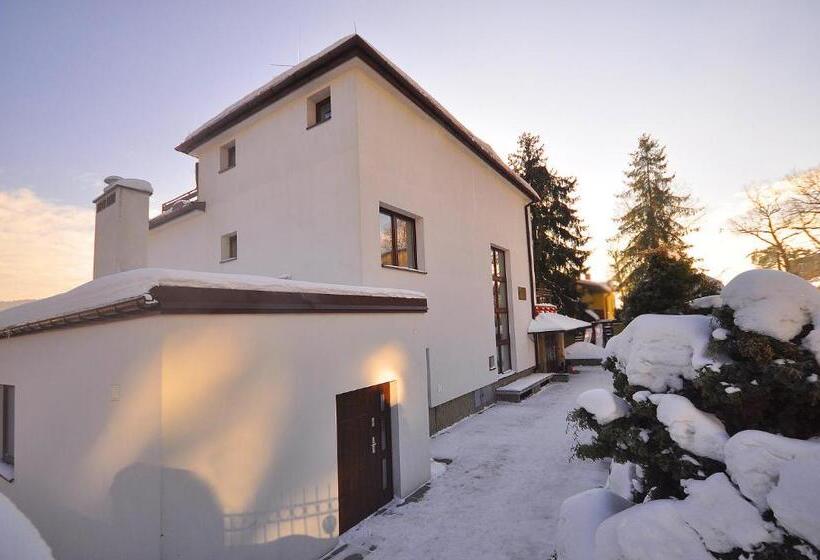 تختخواب و صبحانه Urocza Art Pensjonat