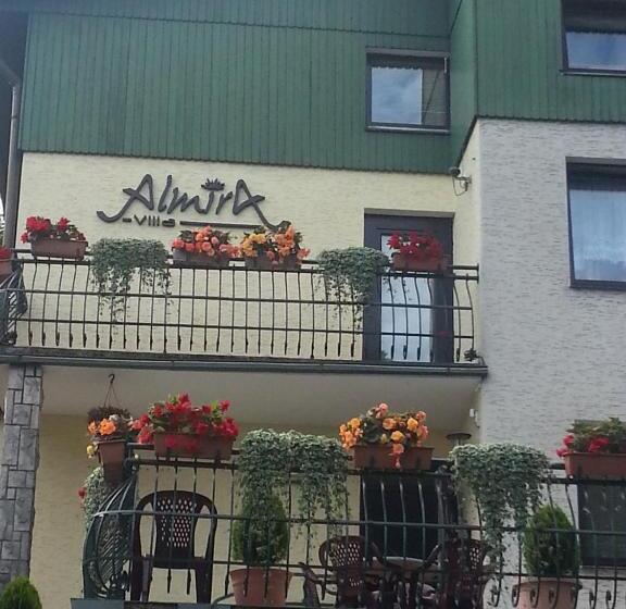 민박 Villa Almira