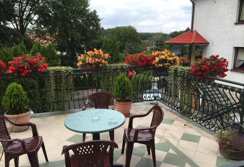 تختخواب و صبحانه Villa Almira