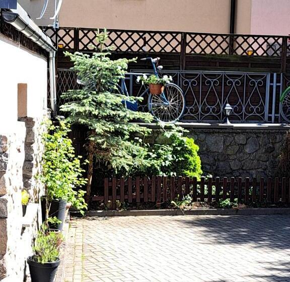 تختخواب و صبحانه Willa Celina