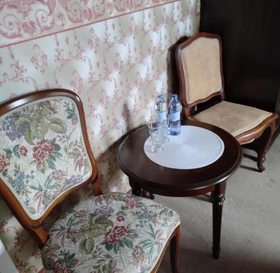 تختخواب و صبحانه Willa Kraj