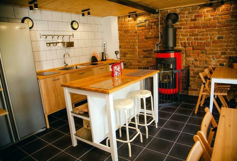 تختخواب و صبحانه Willa Skalite