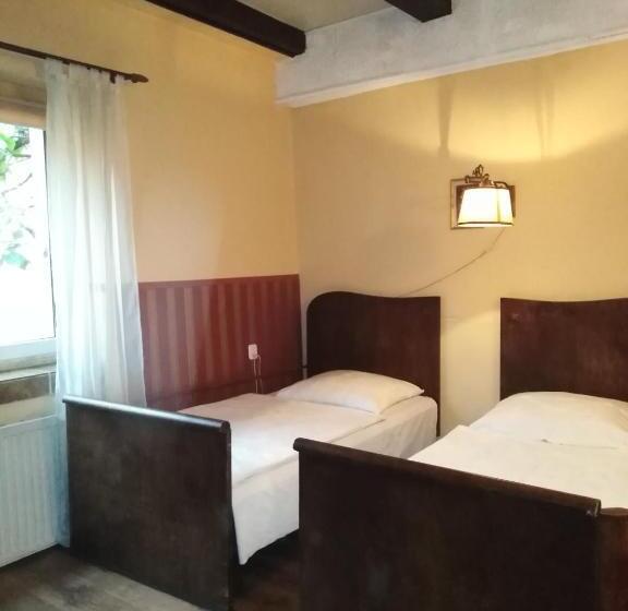 تختخواب و صبحانه Zajazd Pod Różą