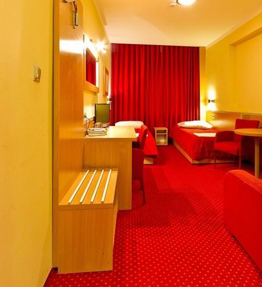 בית מלון כפרי Dom Sportowca Błonie   Mosir