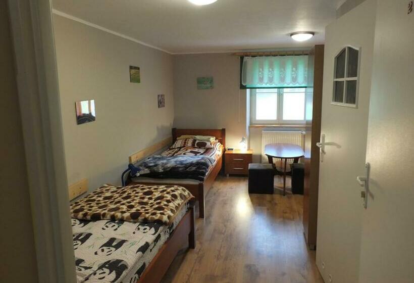 בית מלון כפרי Dwór Klewiny