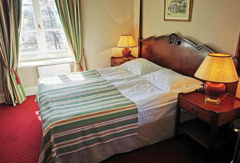 Отель Dwór Sieraków