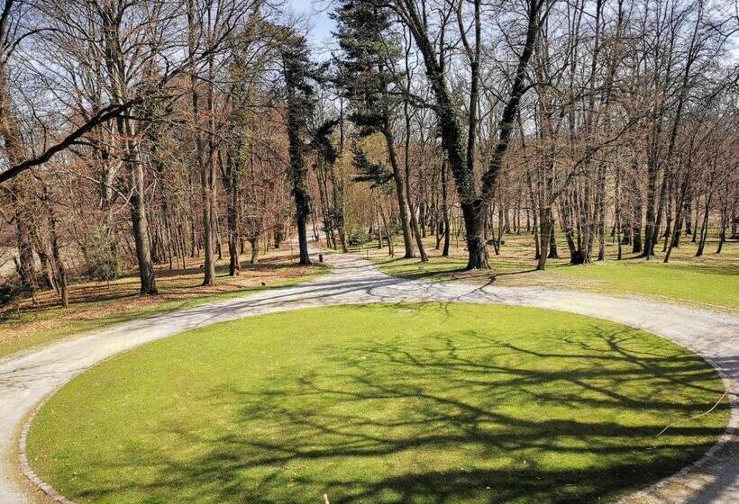 Отель Dwór Sieraków