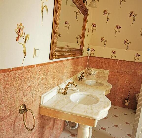 Отель Dwór Sieraków