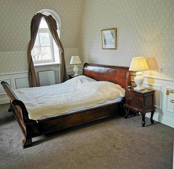 Отель Dwór Sieraków