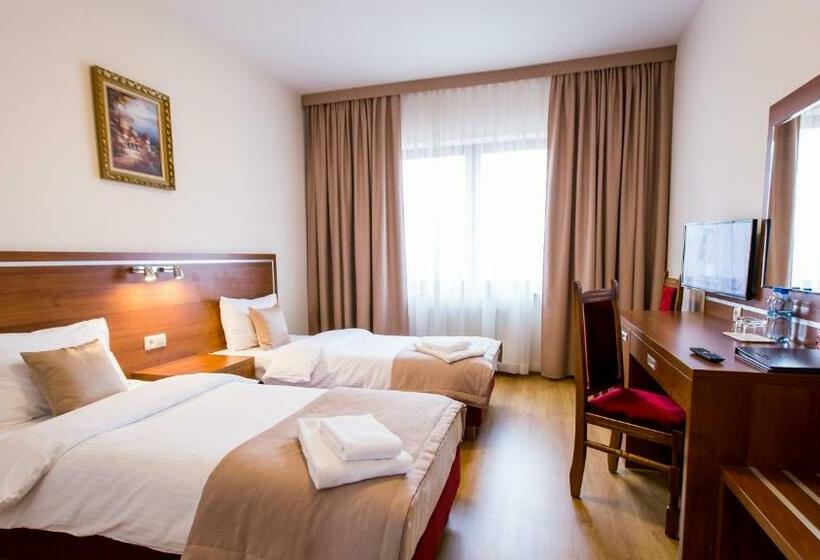 בית מלון כפרי Elgrom Falenty Park