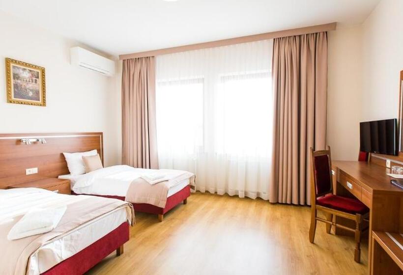 בית מלון כפרי Elgrom Falenty Park