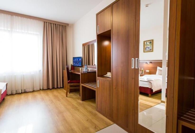 בית מלון כפרי Elgrom Falenty Park