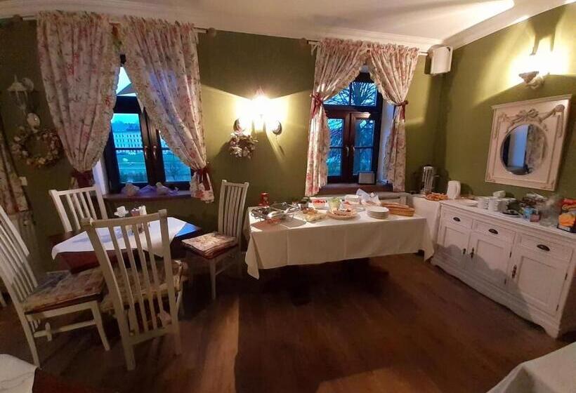 ホテル Ik & Restauracja Złota Kaczka