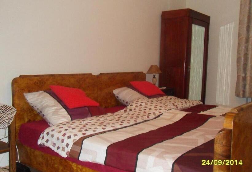 هتل Kasztelania Pod Lipami