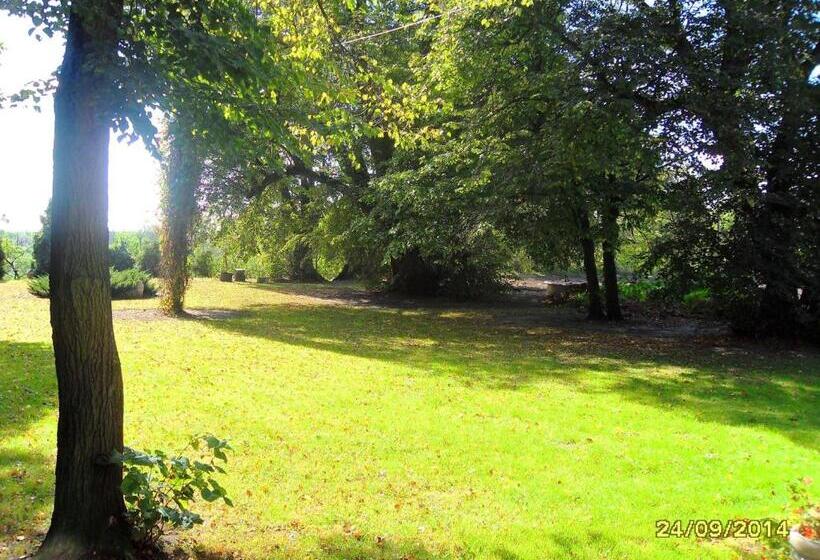 هتل Kasztelania Pod Lipami