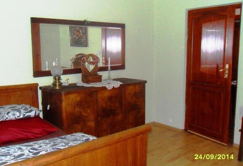 هتل Kasztelania Pod Lipami