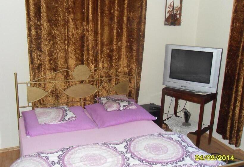 هتل Kasztelania Pod Lipami