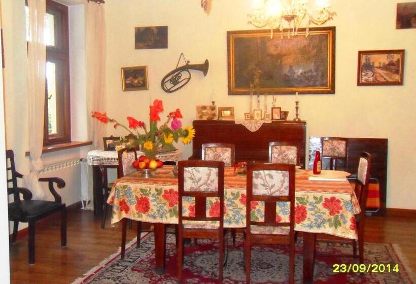 هتل Kasztelania Pod Lipami