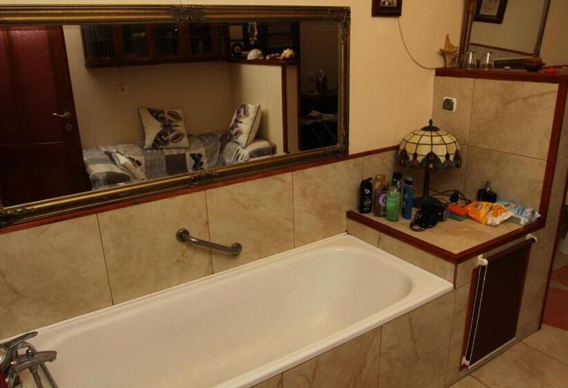 هتل Kasztelania Pod Lipami