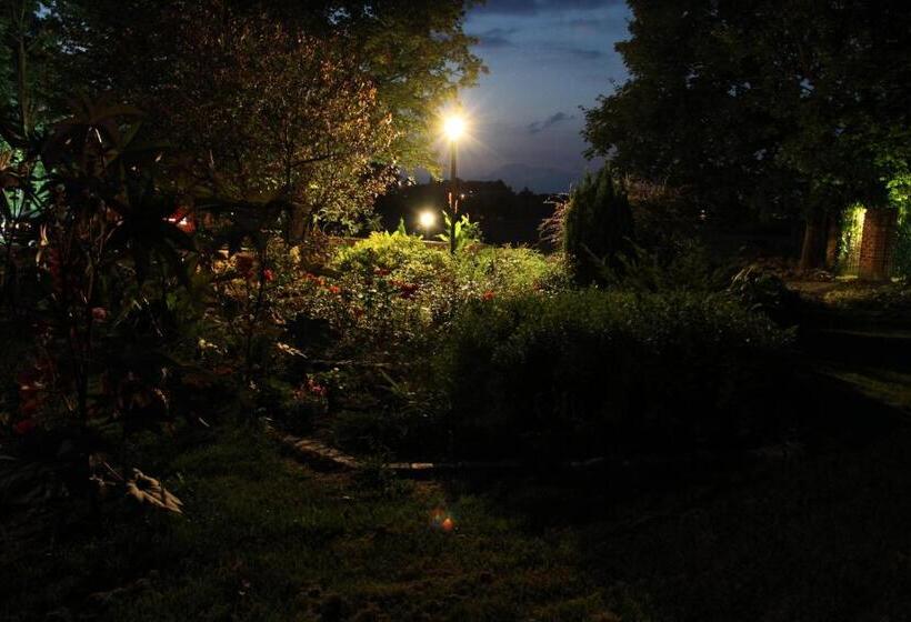 هتل Kasztelania Pod Lipami