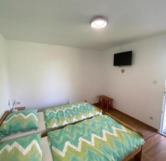 בית מלון כפרי Nad Doliną Krutyni