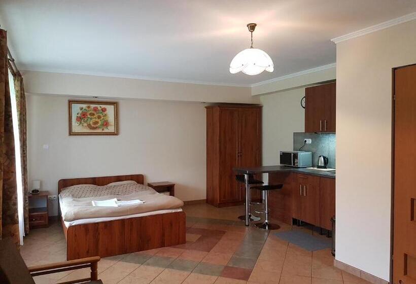 호텔 Noclegi Nad Jeziorem Myczkowieckim