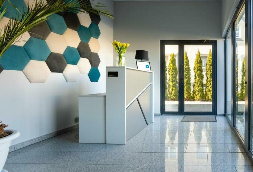 ホテル Noclegijarocin Bed & Breakfast