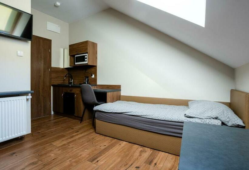 ホテル Noclegijarocin Bed & Breakfast