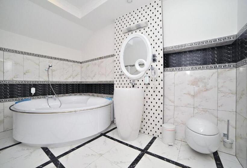 בית מלון כפרי Pałac W Konarach