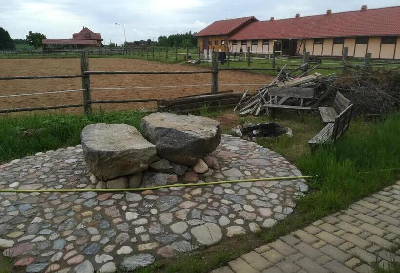 Отель Pensjonat Przy Stajni