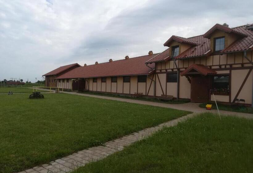 Отель Pensjonat Przy Stajni