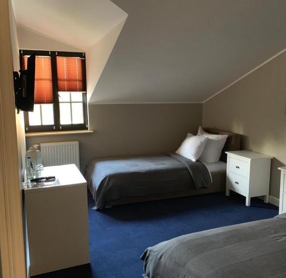 Szafirowy Dwór Hotel & Restauracja