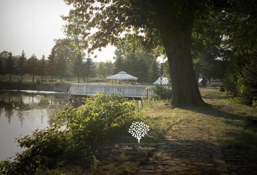 Szafirowy Dwór Hotel & Restauracja