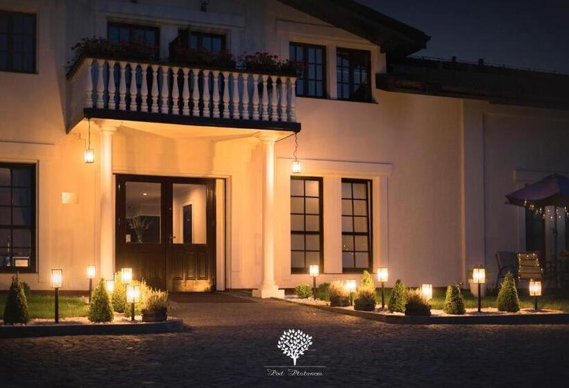 Szafirowy Dwór Hotel & Restauracja