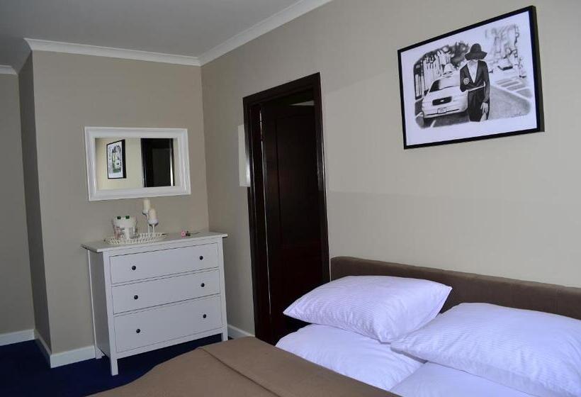 Szafirowy Dwór Hotel & Restauracja