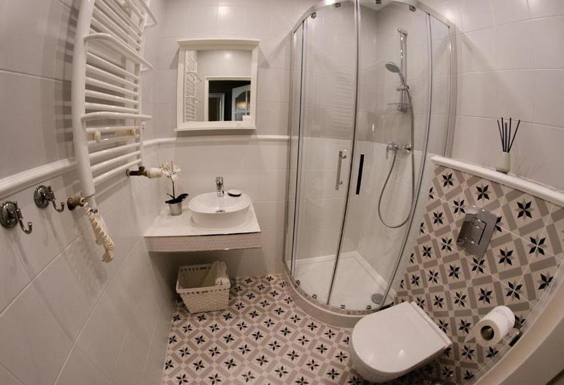 Szafirowy Dwór Hotel & Restauracja