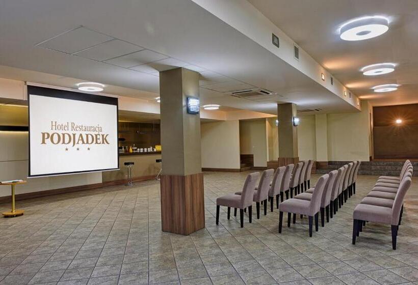 ホテル Podjadek