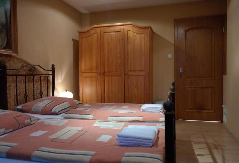 בית מלון כפרי Villamirage