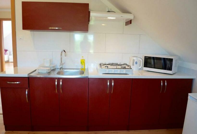 בית מלון כפרי White Lake Villa