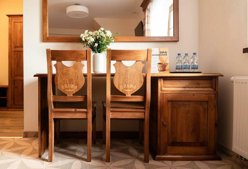 בית מלון כפרי Zajazd Chyżne