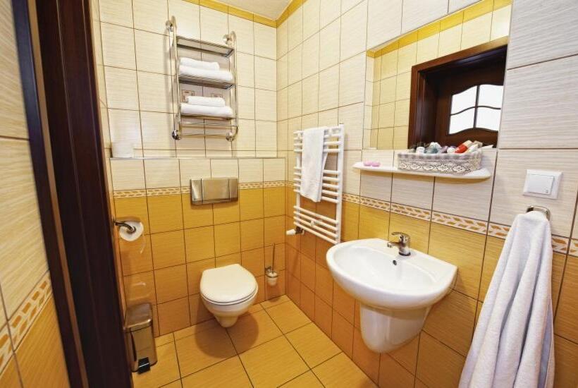 מוטל Noclegi I Restauracja Zodiak