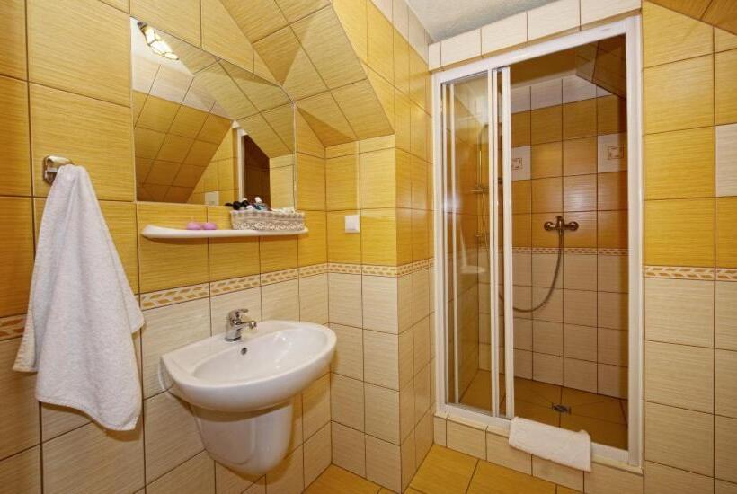 מוטל Noclegi I Restauracja Zodiak