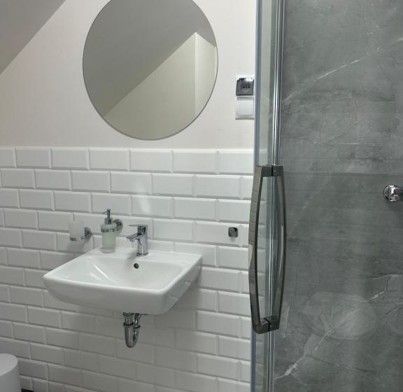 膳宿费 Cicha Zatoka