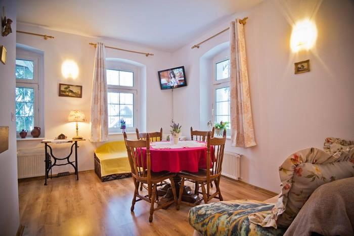 膳宿费 Gosciniec Poezja